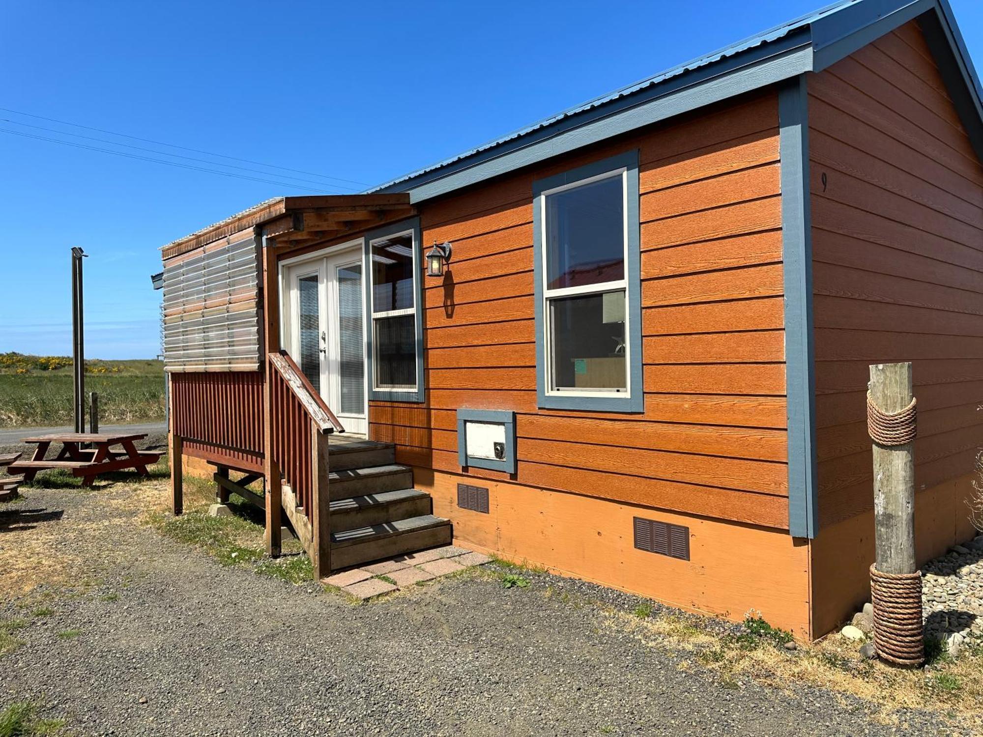 Westport Inn Cabins 3*