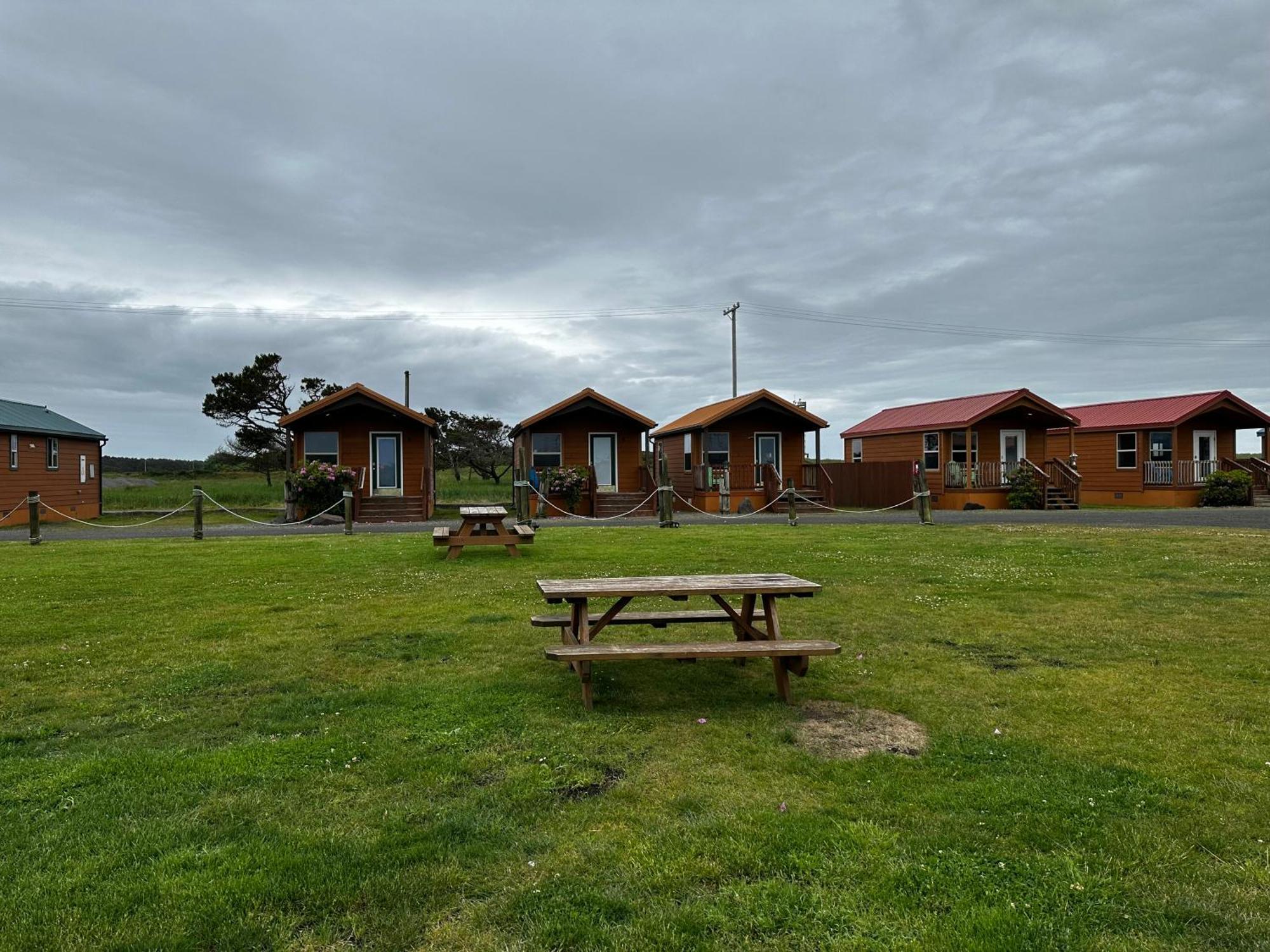 Hotel Westport Inn Cabins